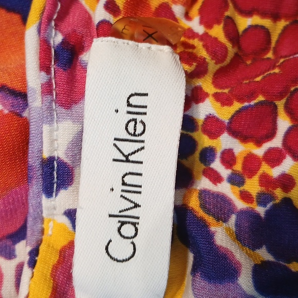 Calvin Klein Sleeveless Stretch Abstract Floral Top - Picture 4 of 6